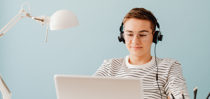 Jak zdobyć doświadczenie w IT jeszcze na studiach? Praktyki, projekty, startupy i korepetycje
